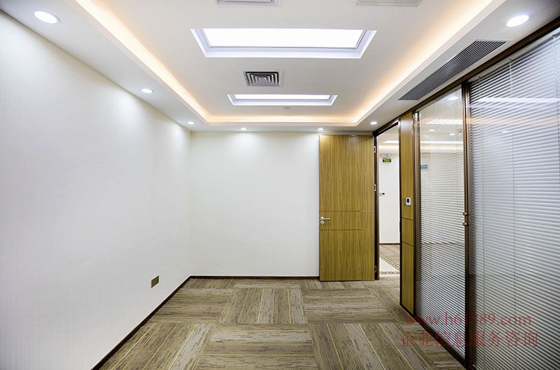 金中環(huán)商務大廈(金中環(huán)國際商務大廈)會展中心地梯口 電梯口 優(yōu)惠出租 裝修圖片